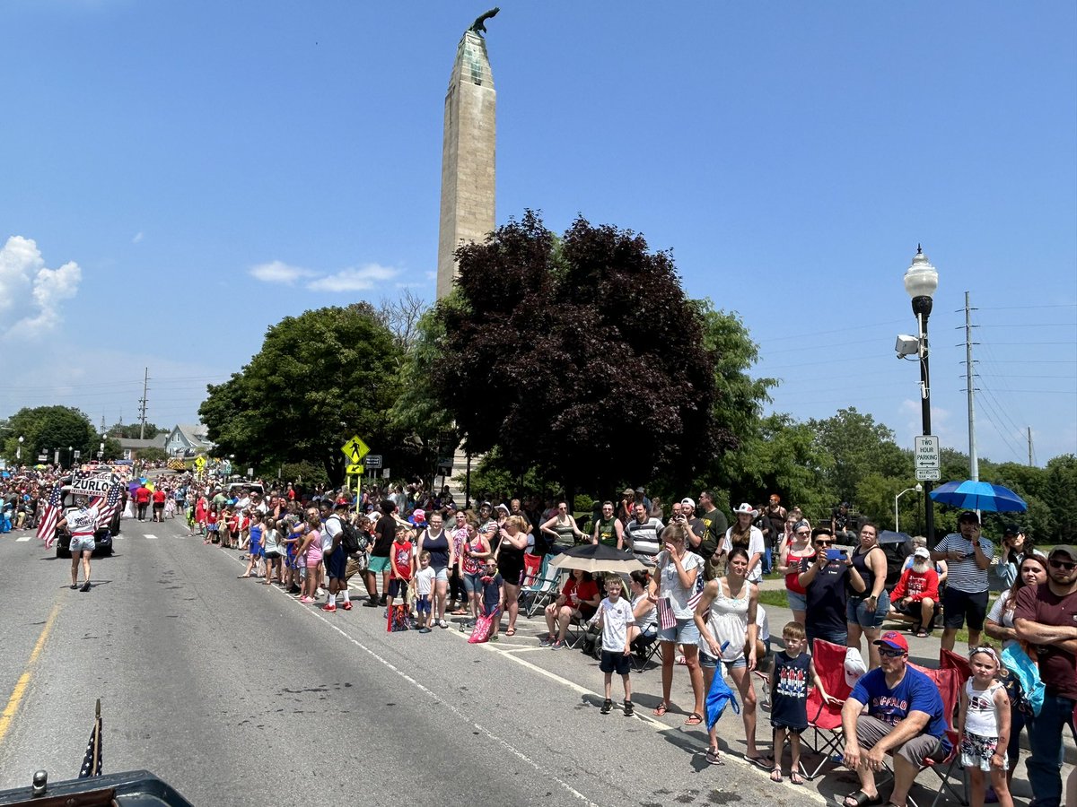 Tremendous turnout for today’s Independence Day parade in @_Plattsburgh_NY 👍🏻🇺🇸👍🏻🇺🇸