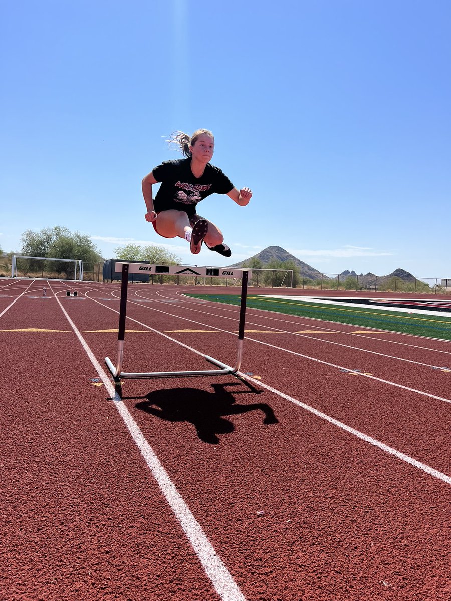 CoachBailey1163's tweet photo. Where would a coach be on the 4th of July…on the track! Olivia Sobczak putting in work @DMwolvesXCTF #trackandfield https://t.co/urvshLzMUY