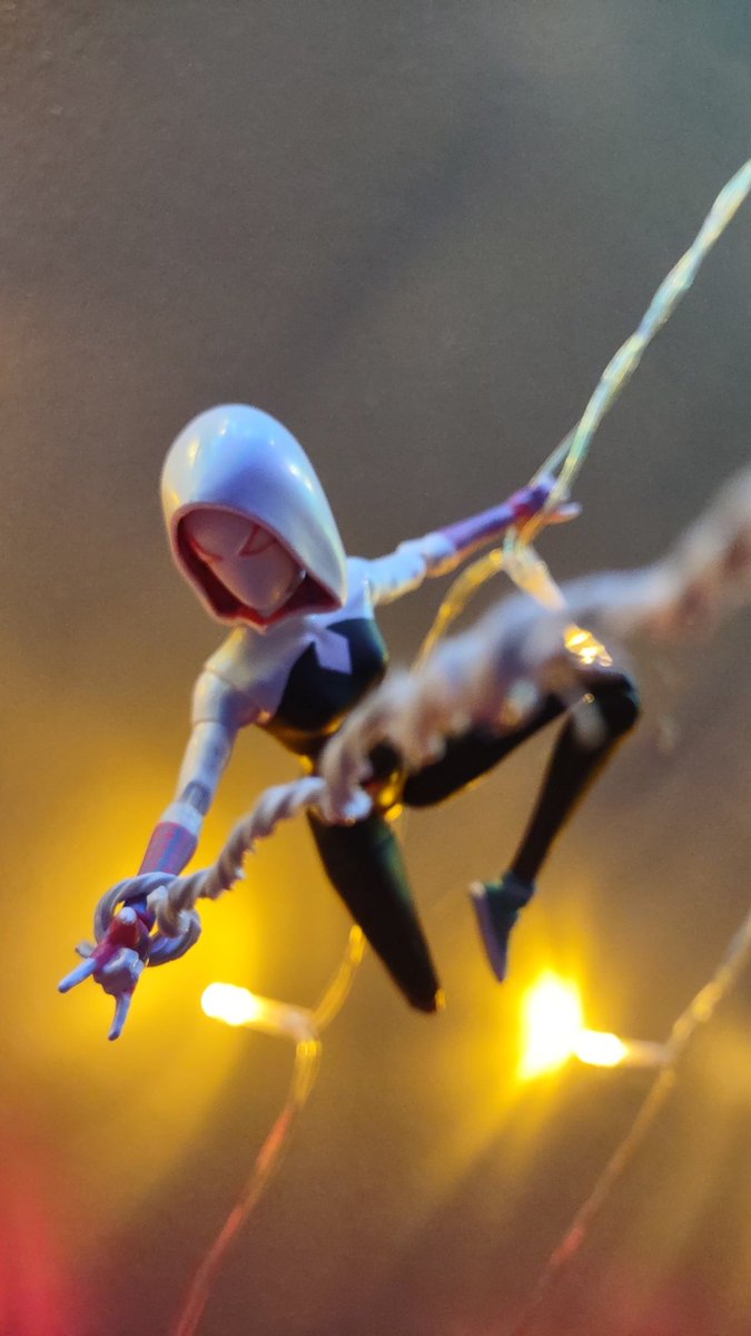 spider-gwen posing

these came out amazing #figureposing #marvellegends