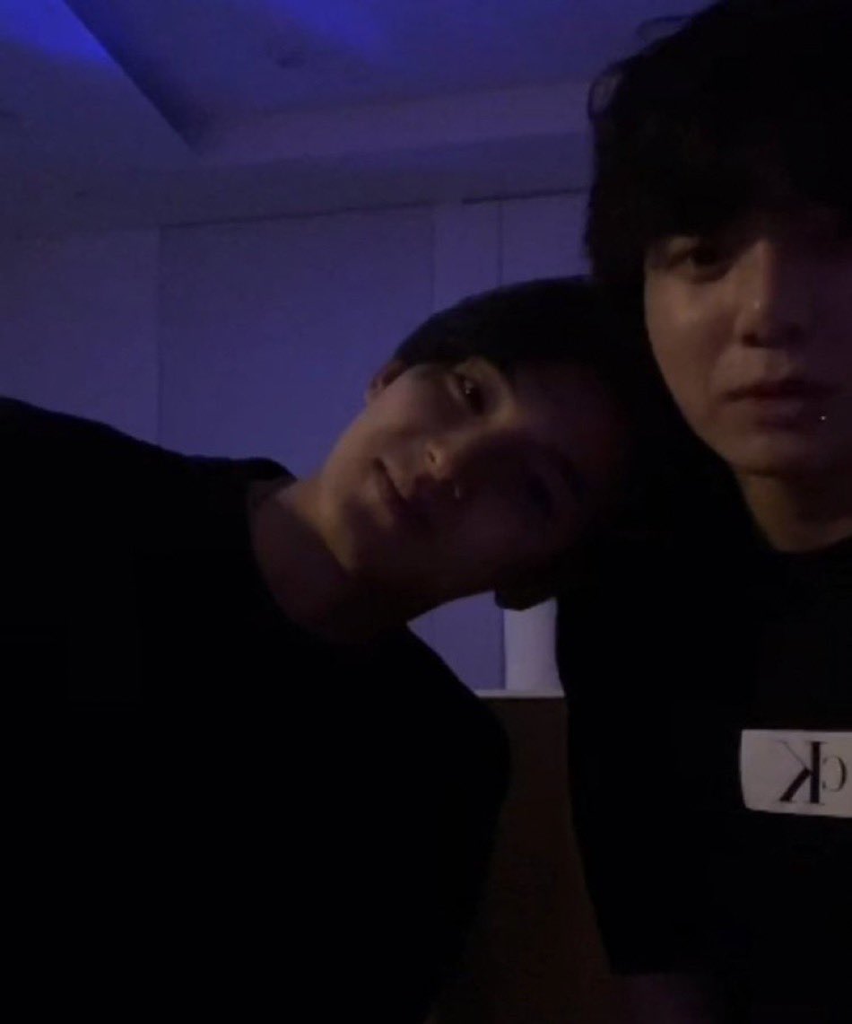 minggurie's tweet photo. he really turned on that live went "boyfriend reveal ❤️" and then dipped https://t.co/bUAPveM0iJ
