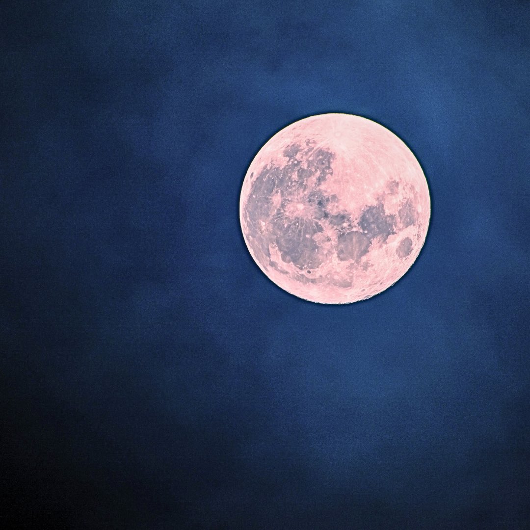 collingwoodsale's tweet photo. 🌕 🦌 did you get a glimpse of the full buck moon super moon last night ?
there are 3 more supermoons this year, watch for them ~ Aug 1, Aug 31 also a blue moon, & Sep 29
#fullmoon #buckmoon #supermoon #salmonmoon #berrymoon #raspberrymoon #thundermoon #halfwaysummermoon https://t.co/Pp43qNynU1