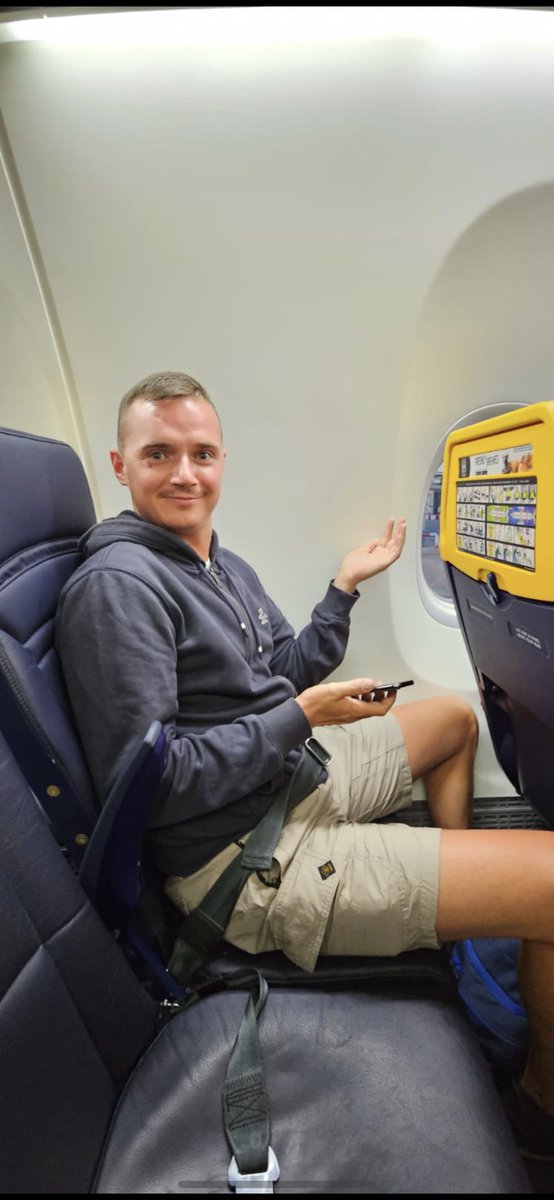 David__Fraser's tweet image. Hi @Ryanair booked a window seat but no window - what am I suppose to look at? #Shocking
