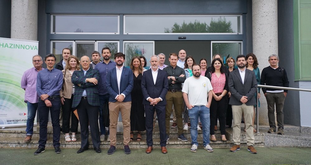 AizpeaOM's tweet photo. Zorionak #Apasa, #CarnicasBidea,
#SkakoDartek eta #Vaprest por las acreditaciones obtenidas hoy de @grupospri e @Innobasque
como pymes innovadoras del municipio, por implantar microproyectos de innovación no tecnológica dentro del programa #Hazinnova
📰https://t.co/pDtvFoVem4 https://t.co/rV9rSOSUaa