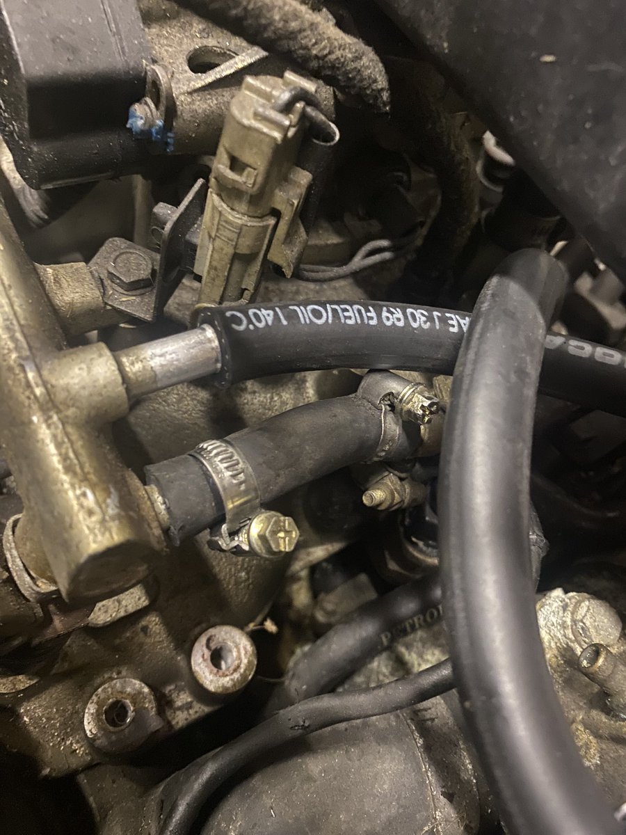 aohereng's tweet photo. Another job started, back has had enough now. Property fiddly mind . But so worth doing - all are original.
#FetTLing #garigistas #aohe #aohecommunity #fuelhose #justchangeit @F1Ruaraidh https://t.co/xNDLZErZOf