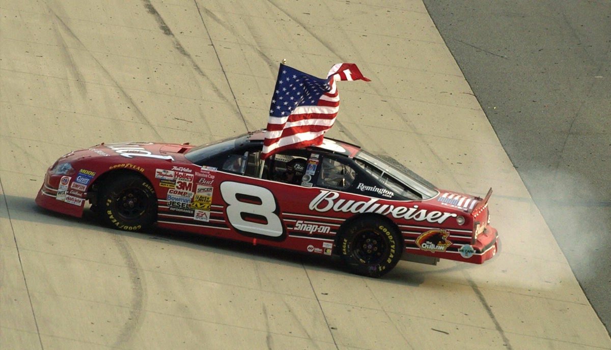 ChrisW030212's tweet photo. @NASCARONFOX That’s as patriotic as it gets! @DaleJr https://t.co/UG6vvfCTGU