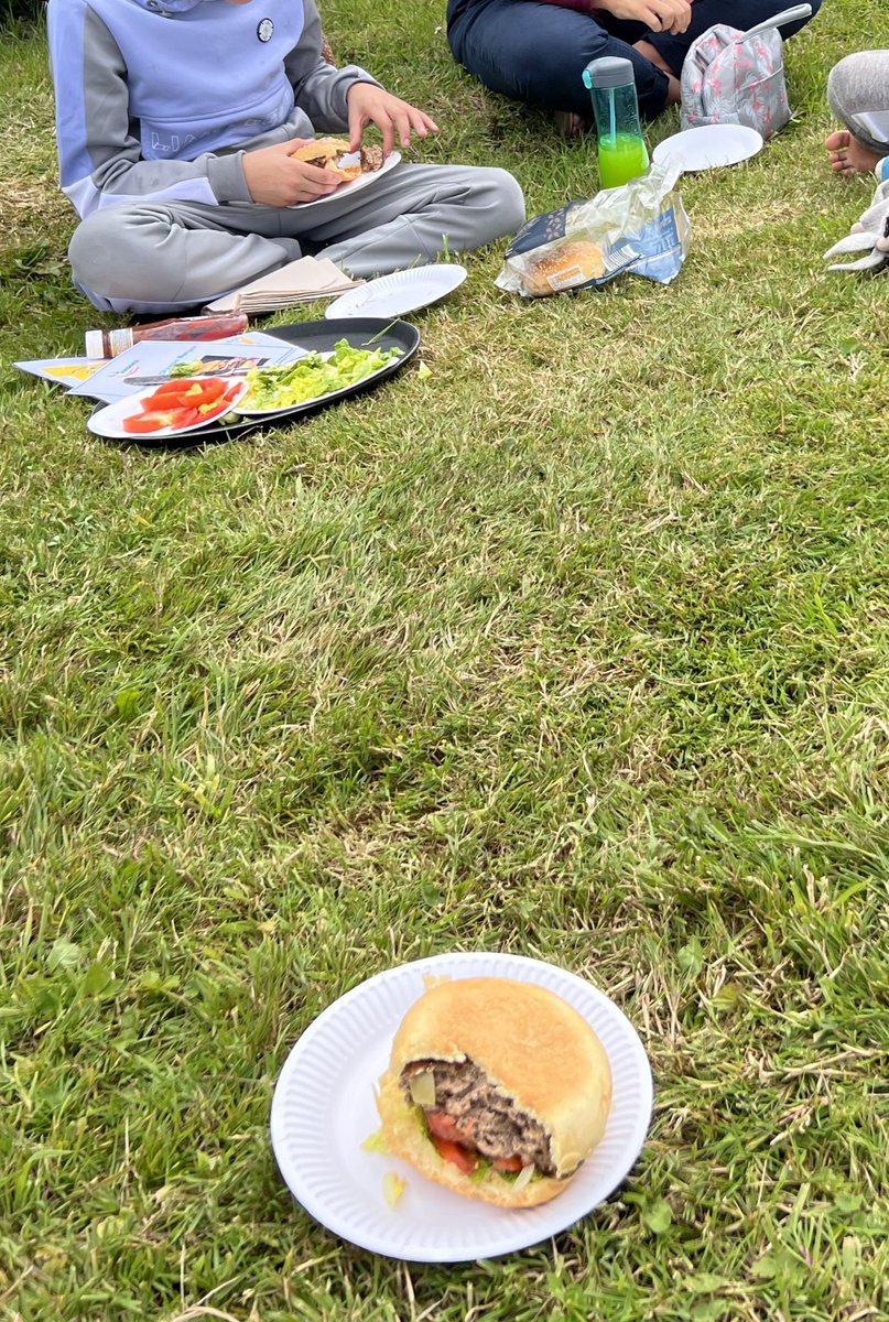 KB_Education_'s tweet photo. Today the YP played master chef- home made beef and onion burgers cooked on an open fire! Delicious 🤤 👌🏼 👩‍🍳 👨‍🍳 🔥 🔥 🔥 https://t.co/20rDs12xP1