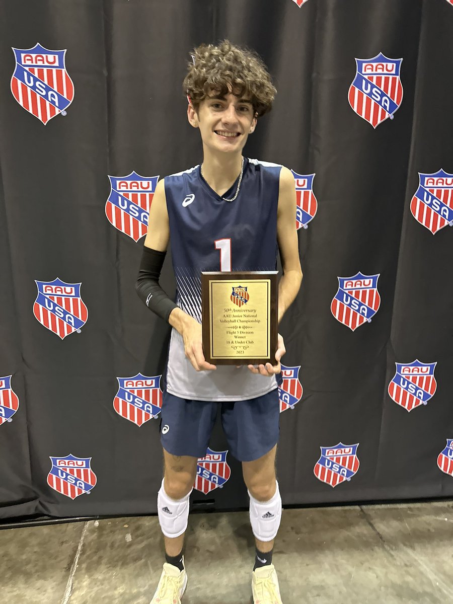 A big CONGRATULATIONS to Mitch Gates whose club team won their flight at the AAU Boys Junior National Championship!!