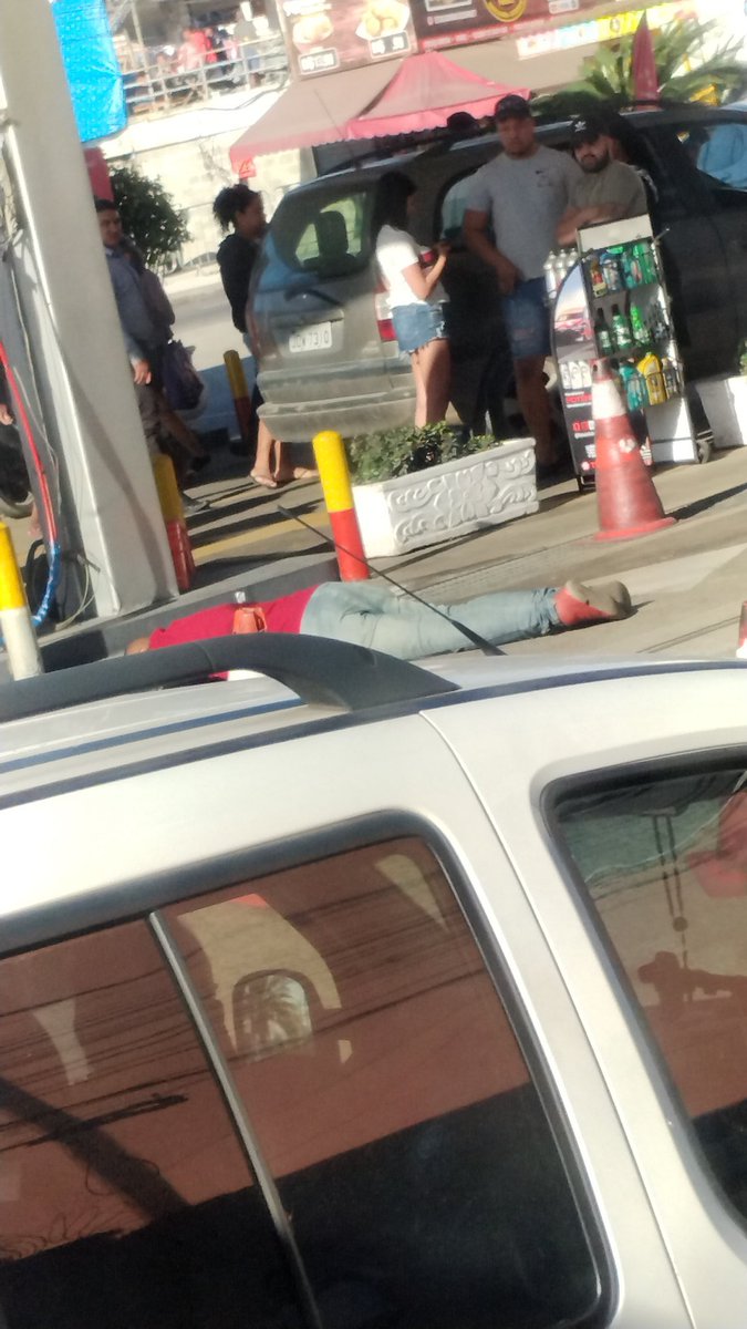 's tweet image. Bonde do Corinthians TCP, acaba de executar síndico do condomínio no parque São José, homem que se chama Cosme,foi executado posto de gasolina no bairro Gramacho ao lado de uma cabine Policial do bairro presente.

#tcp
#execução
#policia