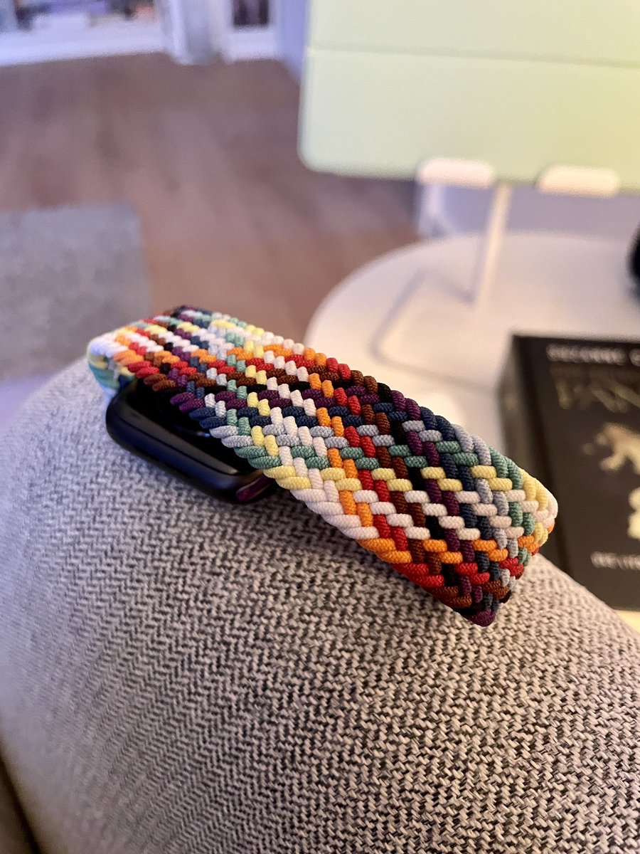 darveenDE's tweet photo. Nach Jahren mit schwarzem Band an der Uhr bekenne ich endlich mal ein wenig Farbe.. 🏳️‍🌈 https://t.co/yjFDYbXAfh