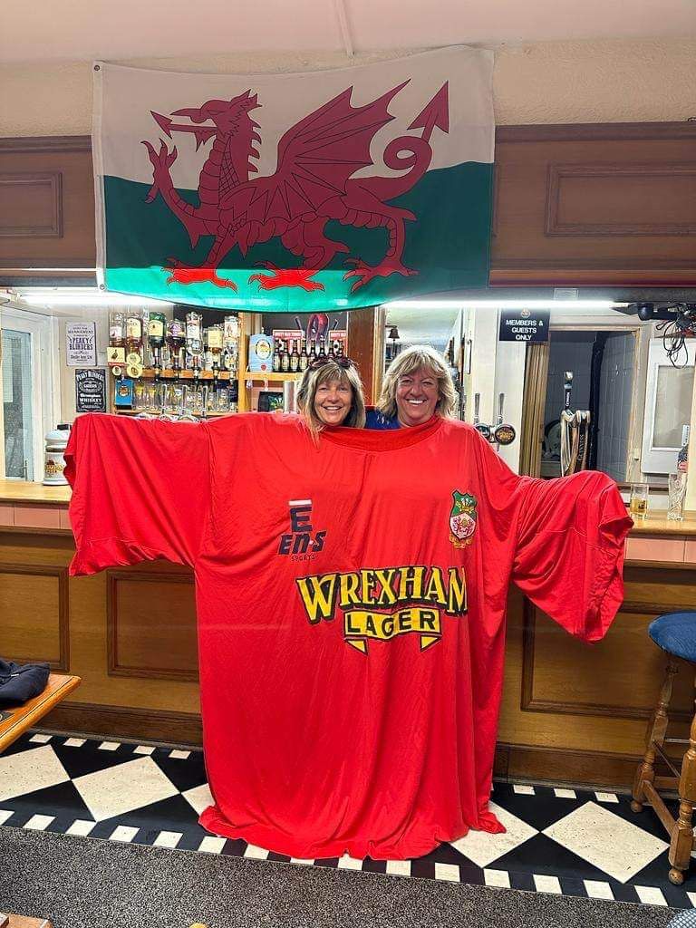 Visitors from medicine hat in Canada trying on the biggest Wrexham afc shirt in the world at the wrexham Lager Club #wrexham #Canada