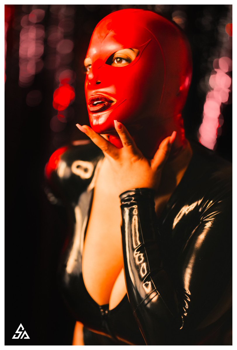 SteeleCock101's tweet photo. HELP!
I need a mask like this. Does anyone know where I can find one?
#latex #bondagemask #latexmask #bondage #BDSM https://t.co/UmtC186Q1B