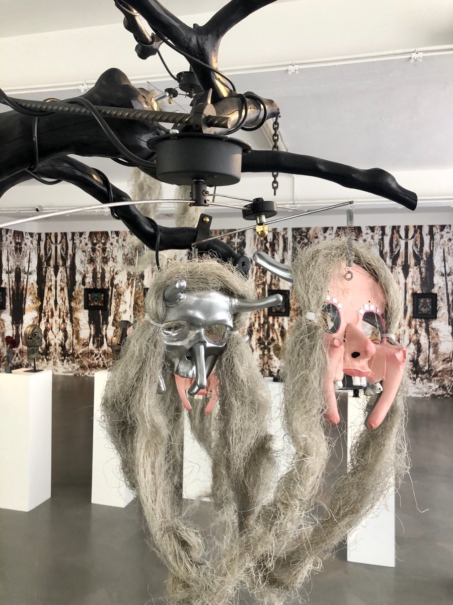 LHsansfiltre's tweet photo. Songe d’un jour d’été
Expo de Philippe Mayaud au @LePortique 
Son installation avec sable et mécanisme d’essuie-glace est vraiment top et hypnotique
Plus ou moins lié à @UnEteauHavre 
2023
#sable #hypnotique #roue #cercle #motifs #masque #mobile #gothique #toiles #lumière #indoor https://t.co/kjpMtU8GA3