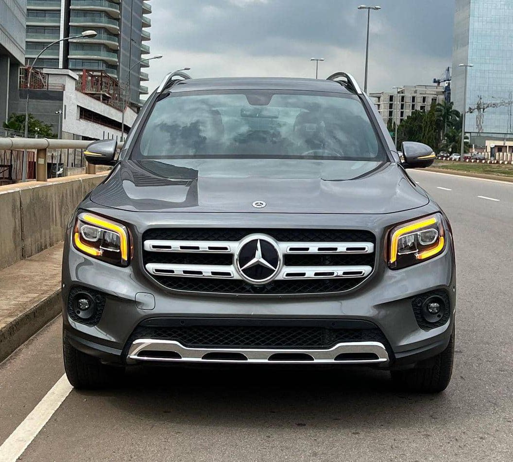 sirlablu's tweet photo. Face of the guy that stole this car while testing running it in Abuja on pretence of trying to buy it 

The car was found in Asaba,Delta state. https://t.co/O0K1aJCHHL