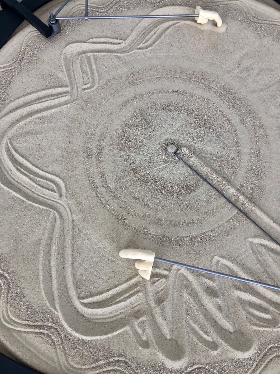LHsansfiltre's tweet photo. Songe d’un jour d’été
Expo de Philippe Mayaud au @LePortique 
Son installation avec sable et mécanisme d’essuie-glace est vraiment top et hypnotique
Plus ou moins lié à @UnEteauHavre 
2023
#sable #hypnotique #roue #cercle #motifs #masque #mobile #gothique #toiles #lumière #indoor https://t.co/jGh561WpU5