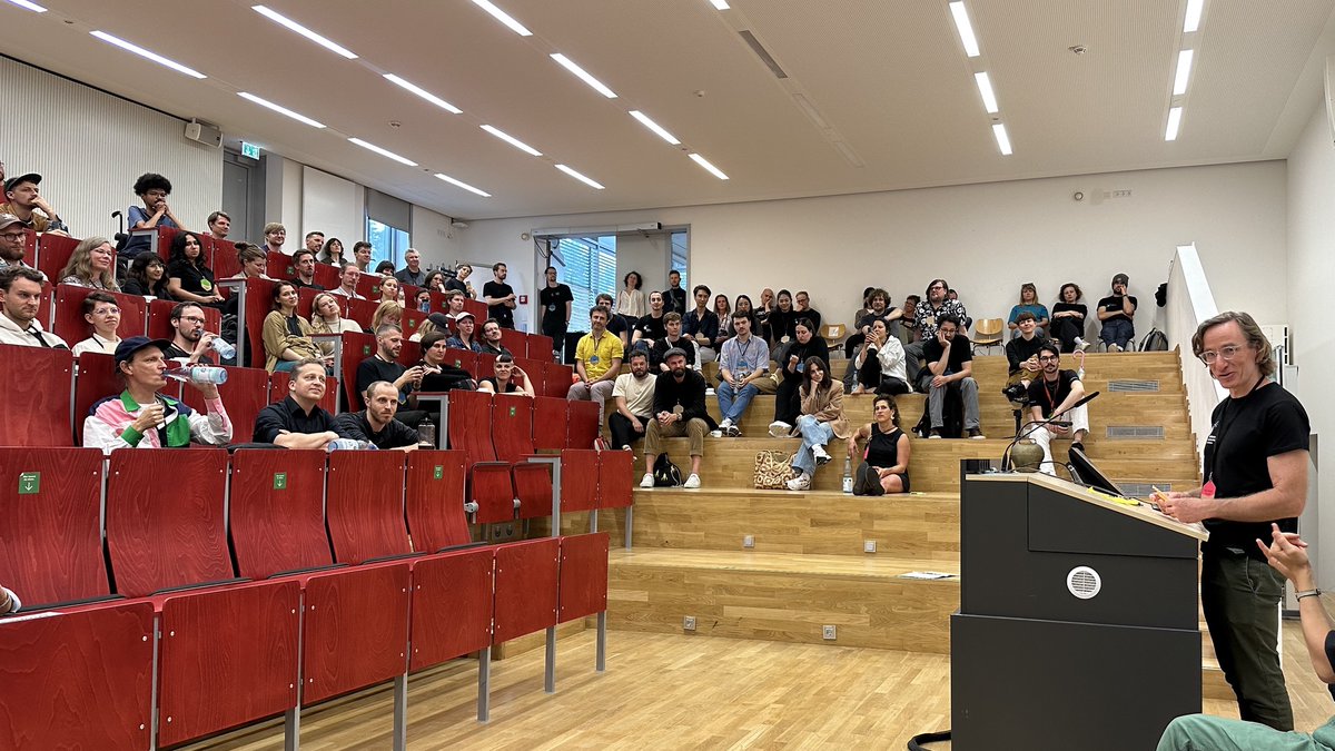 The Interface Design programme @fhpotsdam is now officially 20 years old! Last Friday we met a lot (!) of our students and alumni from these last 20 years. Many super interesting discussions – but also plenty of coffee, cake and laughs! It was a really wonderful event!
