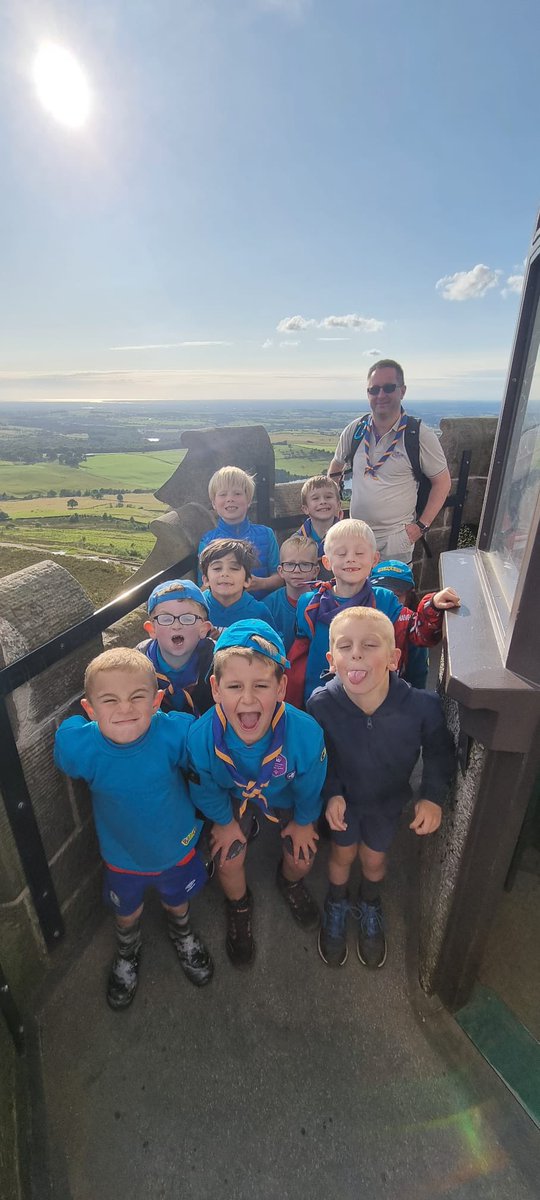 A lovely walk this evening up to Darwen Tower with the Beavers, and hot dogs at the top! @EastLancsScout @BlackburnScouts #thegreatoutdoors