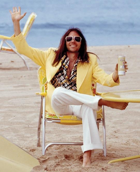 AmandaMorck's tweet photo. #NeilYoung's On the Beach album cover shoot. This is the exact setup I want right about now!
A happy 4th of July to those celebrating! https://t.co/fy3gxMqXjr