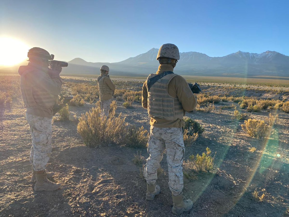 VIDE_CL_Oficial's tweet photo. La @JTarapc67152 continúa desplegando esfuerzos para el control migratorio en #Colchane, coordinando las tareas con el objetivo de seguir resguardando la #Seguridad de la región de #Tarapacá.
#EjercitoEnAcción #EjércitoTeCuida #CentinelasDelNorte #LaTradiciónNosGuía #Iquique https://t.co/9zIyniEmSr