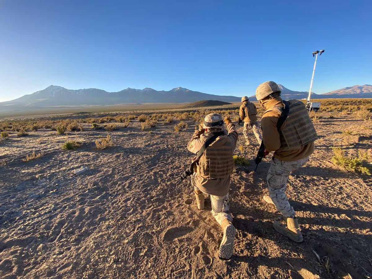 VIDE_CL_Oficial's tweet photo. La @JTarapc67152 continúa desplegando esfuerzos para el control migratorio en #Colchane, coordinando las tareas con el objetivo de seguir resguardando la #Seguridad de la región de #Tarapacá.
#EjercitoEnAcción #EjércitoTeCuida #CentinelasDelNorte #LaTradiciónNosGuía #Iquique https://t.co/9zIyniEmSr