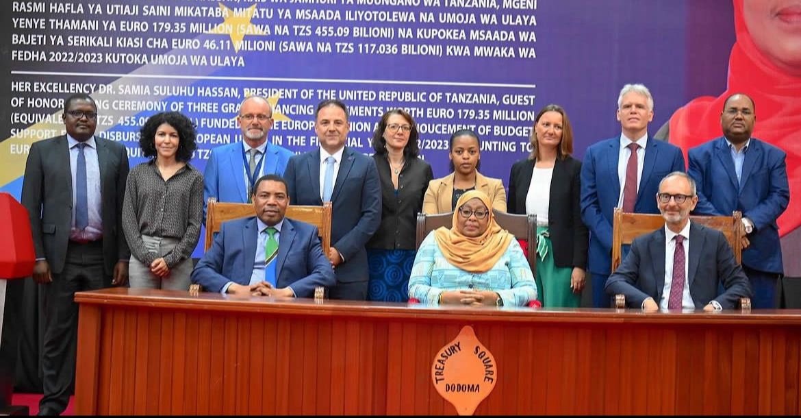EUinTZ's tweet photo. Tanzania and the @EUinTZ celebrate their #partnership on the occasion of the disbursement of a 140 billion TZS grant to the National Budget @mofURT https://t.co/lONFMSP1YF