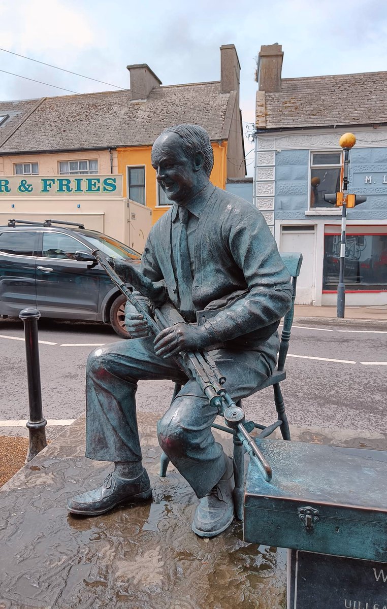 tyronetv_irl's tweet image. We&apos;re back in #MiltownMalbay this week filming for the &apos;Willie Clancy Summer School&apos;. Keep an eye out for the new series later this year on @TG4TV
🎻🪈🎶
Coiméad súil amach don tsraith nua níos déanaí sa bhliain ar TG4
#willeclancysummerschool #sswc #willieclancy
@ss_willieclancy