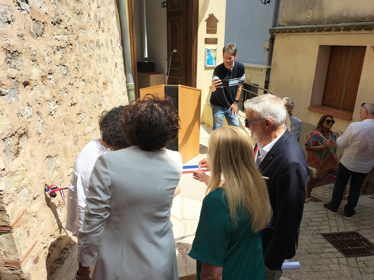 Caf06_actus's tweet photo. Inauguration de l'espace de vie sociale de Bonson par la Présidente, Madame Chaudoin de la #Caf06. Structure au cœur du village, pour les habitants. 
#evs, #animationdelaviesociale, #Bonson #Caf06 https://t.co/9h2jVwDLz9