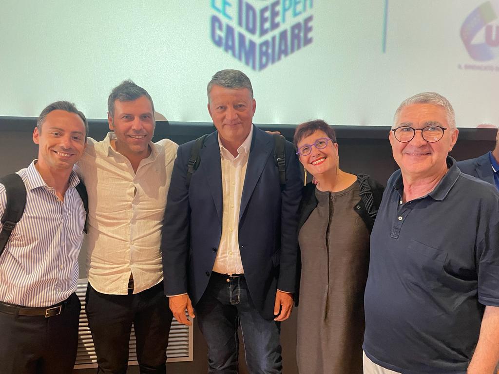 #Mandiamoinpensioneilprecariato #Napoli Con il segretario Pierpaolo Bombardieri, Luisella Lionti segretaria Uil Sicilia, Claudio Barone segretario UilP Sicilia, Danilo Borrelli segretario UilTemp e Gino Basile ex precario Covid presso l'Asp di Palermo durante la pandemia.