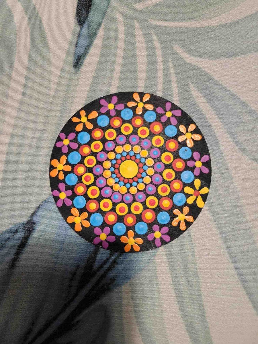 Sign the teens up today for this dotting class! #dot #dotart #dotmandala #summer2023 

love-vendor-market.com/products/dotti…