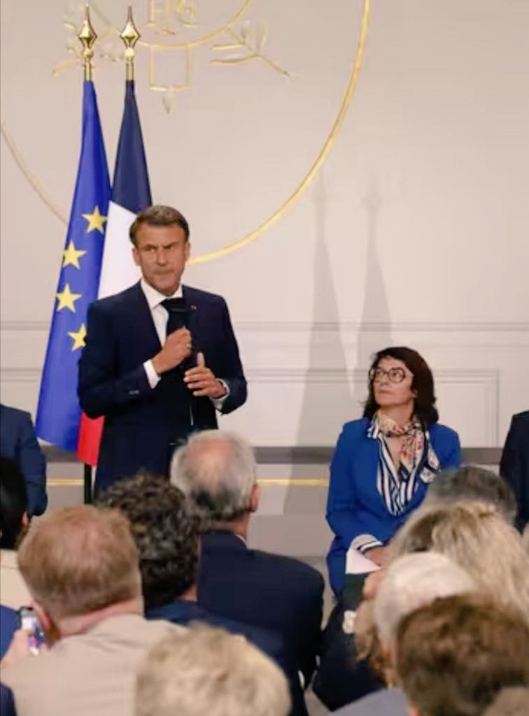 marymillet69's tweet photo. Une journée à Paris pour échanger avec le Président @EmmanuelMacron sur les préoccupations des maires. En attente du déroulé de la feuille de route annoncée ! Je suis déterminée pour le bien des habitants @st_genis_laval #AppeldesMaires @l_amf https://t.co/vSApWLEno5