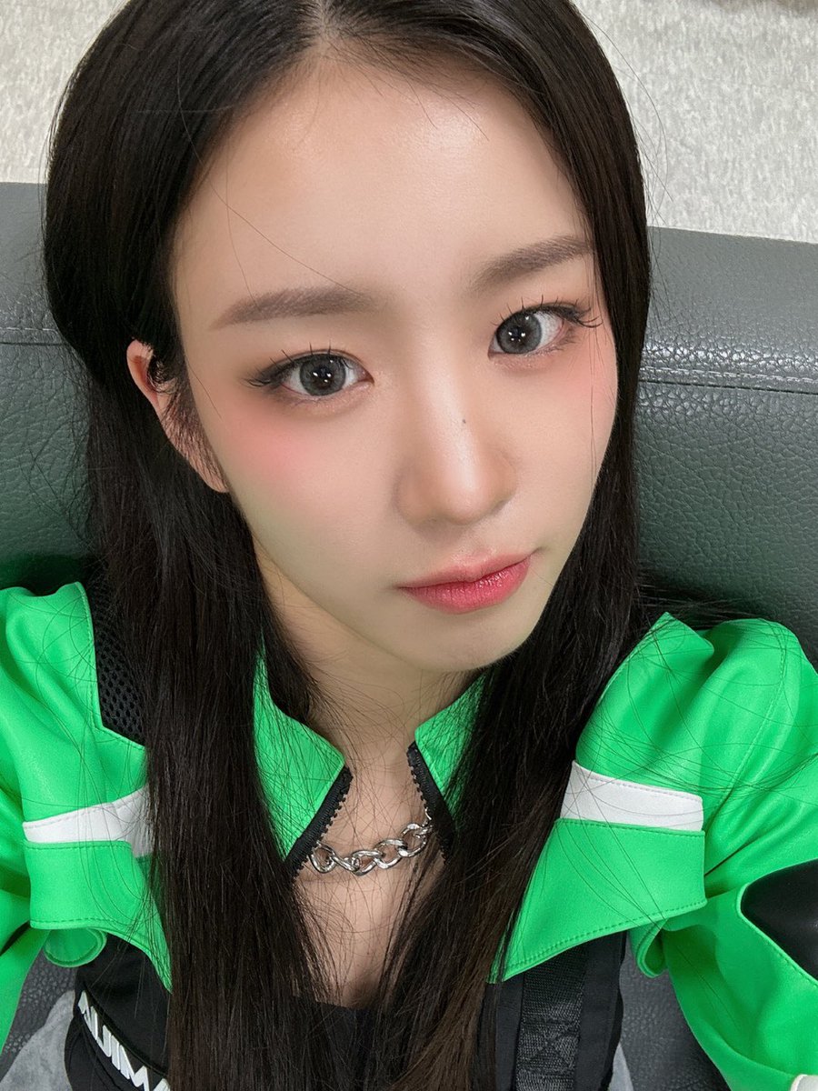 [#우연]
저의 새로운 모습을 가득담은 Don't call me💚☎️ 준비하면서도 새롭고 도전적인 무대가 될 것 같아서 더욱 긴장하며 준비한 것 같아요...! 앞으로 어떠한 길도 와우와 함께 두려움 없이 걸어가고 해내는 우연히 될게요💟 미예여우조 언니들 그리고 조아기!💕 함께 멋진 무대 만들 수 있어서