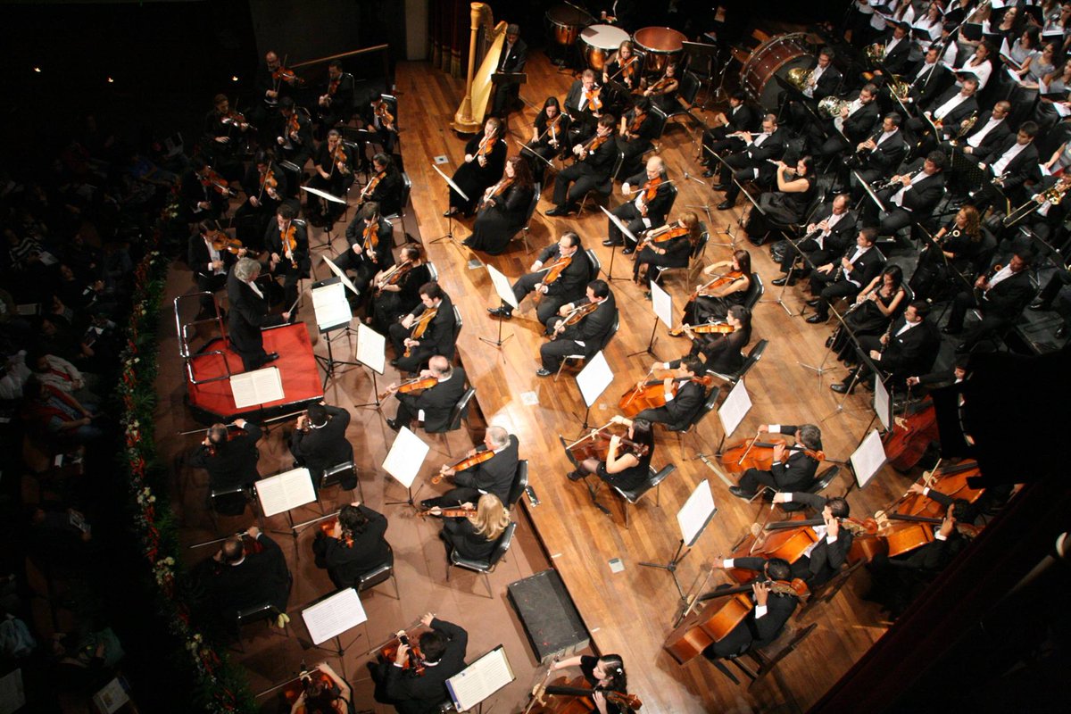 luisszaran's tweet photo. La SINFONÍA FANTÁSTICA de BERLIOZ
Una obra monumental del romanticismo francés. No fácil de interpretar debido a las exigencias técnicas y equipamiento instrumental. Este jueves 6 en el @TeatroMunicAsun @CulturaAsu @ItauParaguay @EESSPetrobrasPy https://t.co/chAWWC6ZZa