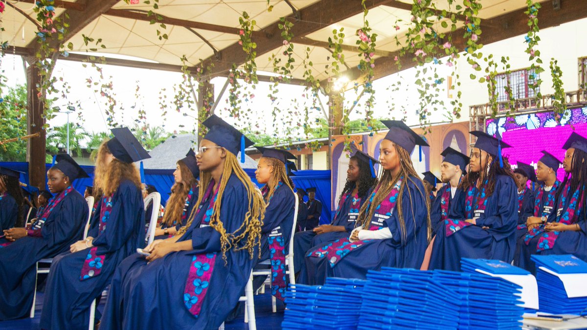 efemontaigne's tweet photo. Félicitations et bonne suite à nos élèves en fin d’études secondaires qui ont reçu leur certificat le 30 juin. Moment de célébration des succès et d’encouragement des nouveaux bacheliers qui commencent bientôt leur parcours supérieur. 👏👏👏
@aefeinfo @ambafrancebenin https://t.co/s3cM9y2Qi7