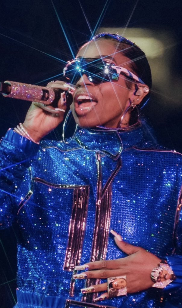 MissyElliott's tweet photo. Keep shining when they try to count you out! Compete only with yaself!💯👽👽👽👽#757🥶😮‍💨 https://t.co/zPNhsvKMPh