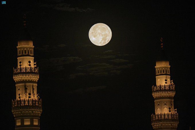 ndtvgoodtimes's tweet photo. These Breathtaking Pics Of The #Supermoon Is A Sight To Behold
#Superluna #supermoon #BuckMoon #BerryMoon #Trending #Viral https://t.co/YeXy4LGdn7