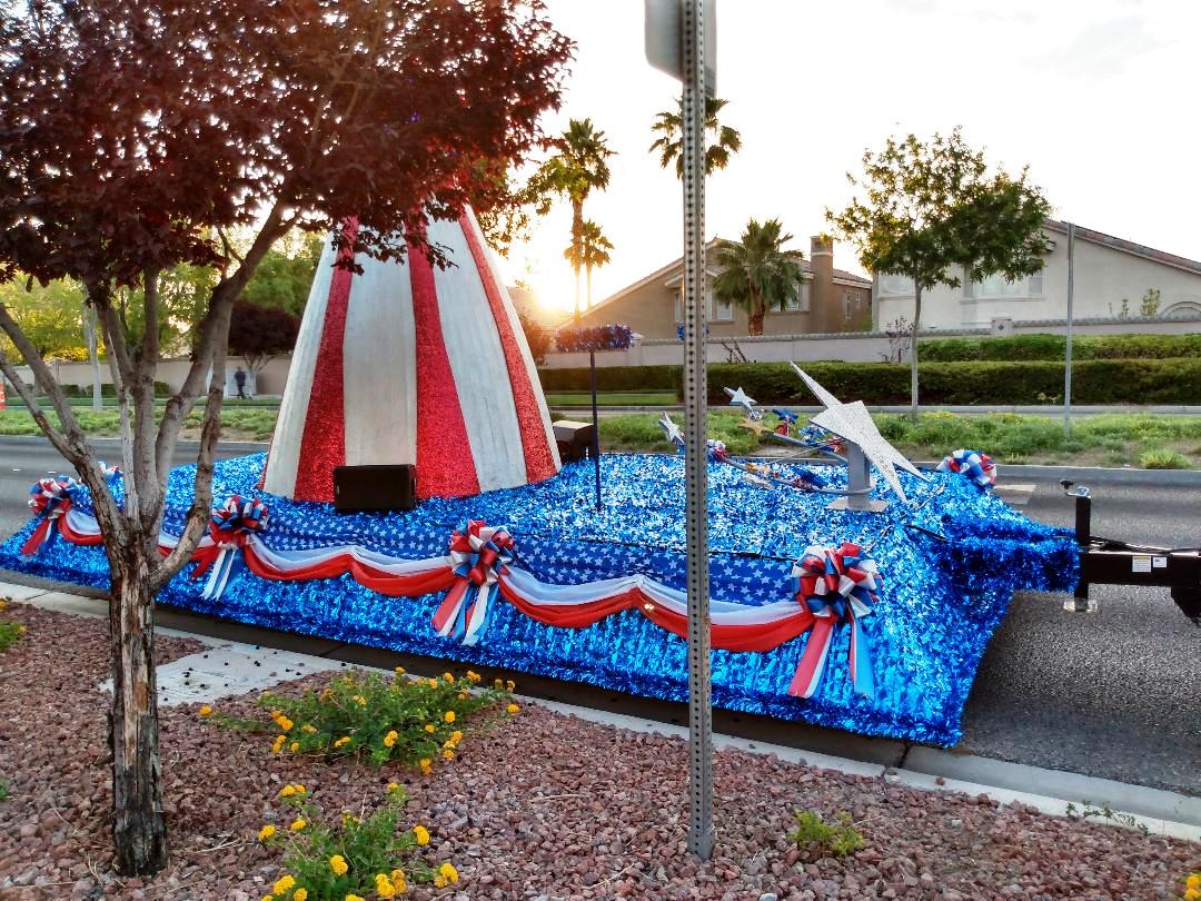 ElissaShakal's tweet photo. #4thofJuly2023 #Summerlinlv #LasVegas #parade setting up.  A preview of some of the floats!  #StarsandStripes #redwhiteandblue #IndependenceDay https://t.co/EvOPbkxYSh