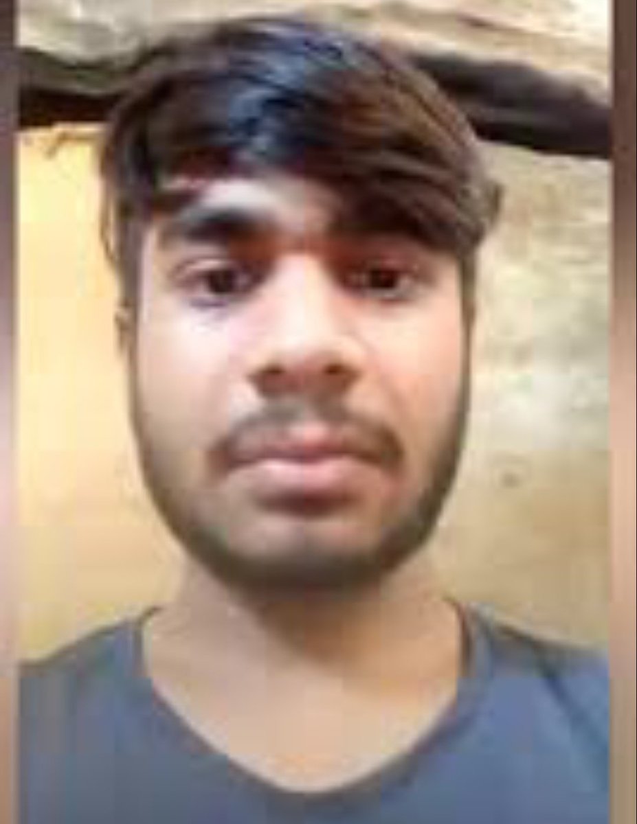 BrahminComunity's tweet photo. ये विकास शर्मा हैं, छोटी सी कहा-सुनी पर दलित समाज के युवकों ने इनके साथ मारपीट की, इनको पेशाब पिलाई। तब इनकी उम्र महज 19 वर्ष की थी। ये मानसिक तनाव सहन नहीं कर पाये और घर आकर सुसाइड नोट और वीडियो बनाकर आत्महत्या कर लिए।  घटना MP के शिवपुरी की 2020की है। https://t.co/wqSsMJrEXk