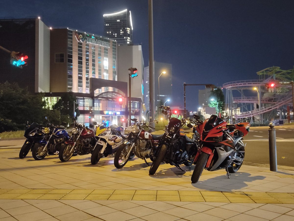 Hiccup1003's tweet photo. ナイツーしてきました！
楽しかった〜🥳

#ナイツー
#みなとみらい 
#バイク
#yzfr25
#観覧車 https://t.co/OuAsVOxihX