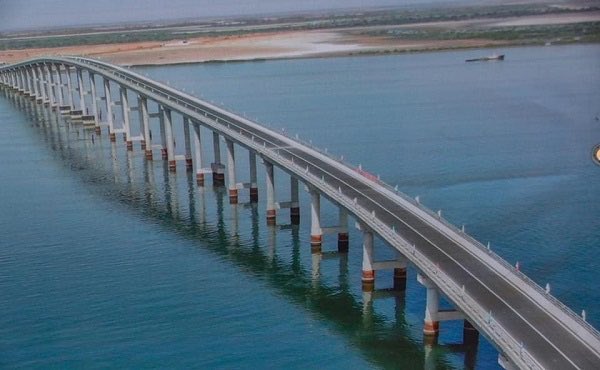 benjimk's tweet image. Au Sénégal 🇸🇳 , sous Macky Sall, de 2012 à nos jours, 2526 kilomètres de routes ont été asphaltées, 6673 Km de pistes aménagées, 189 Km d’autoroutes, 20 ponts construit.