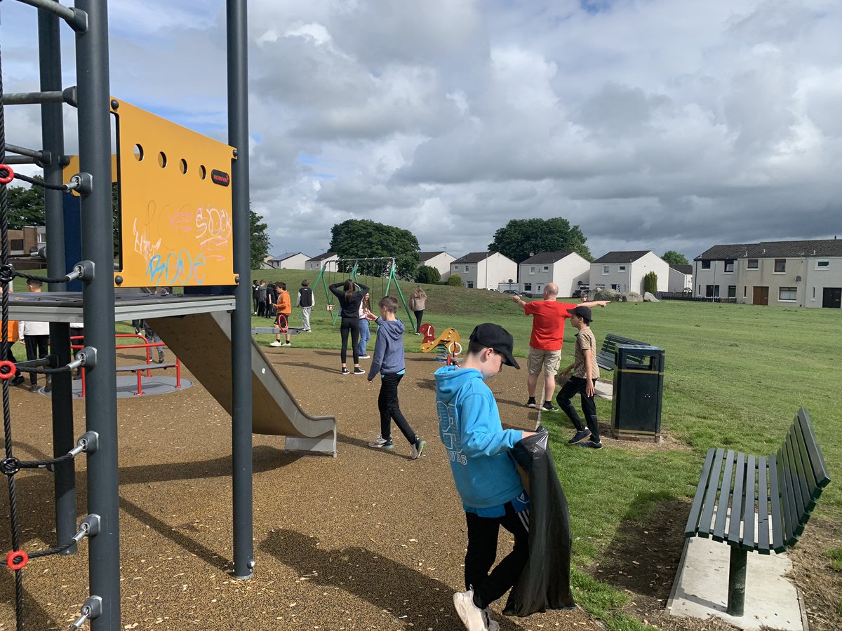 Day 2 P7 Leavers Festival - Litter Pick in the park ✅Play in park ✅Pizza Lunch ✅&amp; Disco Afternoon ✅It has been a busy day of fun! @DycePrimary #P7 #LastWeek #PupilChoice