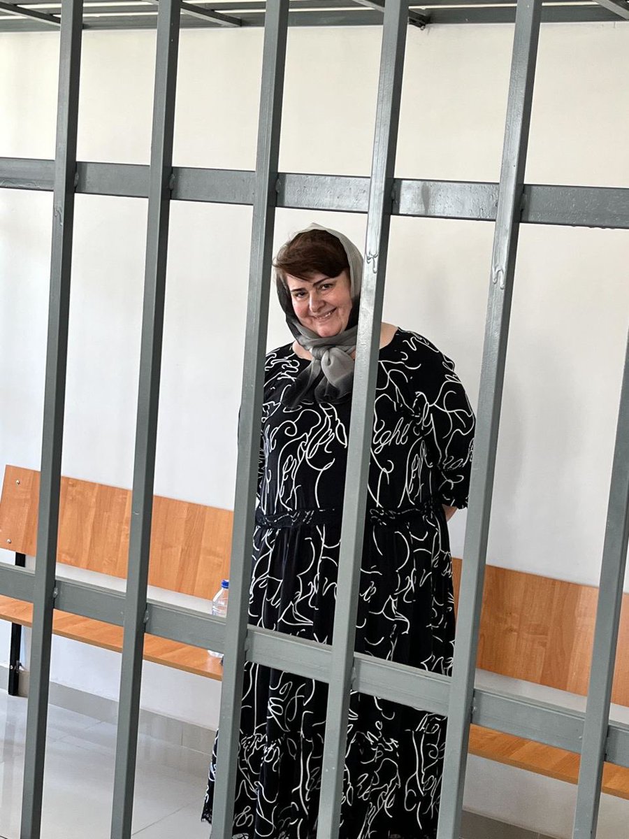 valya_de's tweet photo. Еще раз зафиксируем, что сегодня в Чечне одну женщину (с диабетом) отправили в колонию на 5,5 лет за то, что она мать оппозиционеров. Вторую избили, побрили, облили зеленкой и угрожали убить около 10 кадыровцев за журналистику

Зарема Мусаева и Елена Милашина — сильнейшие женщины https://t.co/NhK81Eqdgl