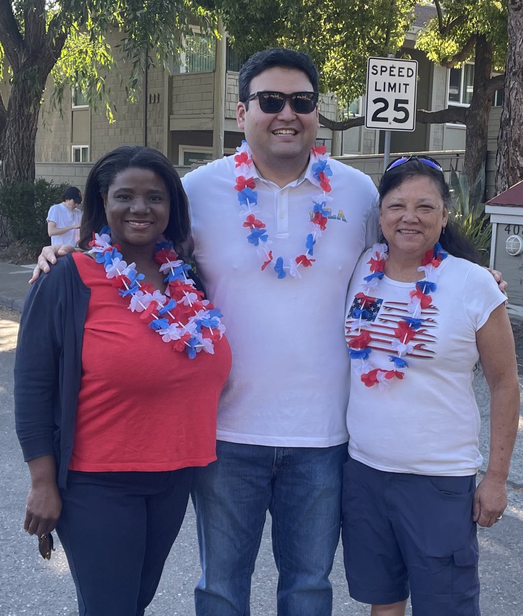 Congratulations to Mrs. Edington, serving as the Grand Marshal for the Danville 4th of July Parade! <a href="/SRVUSD1/">SRVUSD</a> <a href="/WERSR/">San Ramon Valley HS</a>