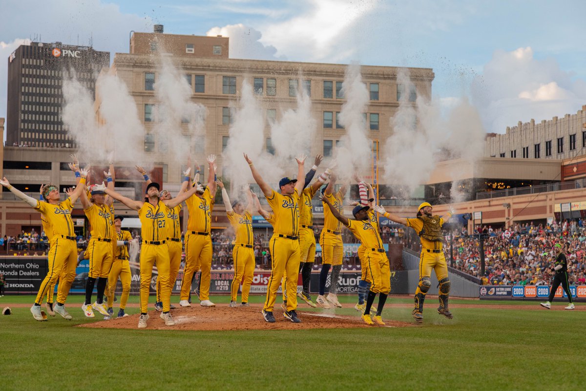 TheSavBananas's tweet photo. Akron, you wow-ed us 🤩 We had the best time doing dizzy bats, line dancing on second base, and watching fireworks with you. And to top it all off, not a single one of you left during the rain 😮 We couldn’t thank you enough for always bringing the energy and dancing from gates open til the stadium lights go out!!!!

Counting down the second until we’re back in Savannah on Friday! 🔜🔜🔜