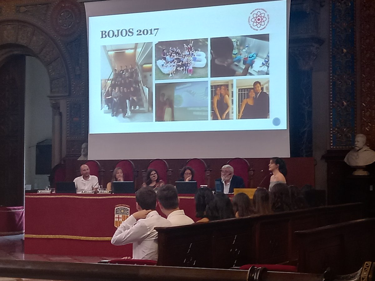 Cloenda 10a edició 🧪Bojos per la Bioquímica🧬 al Paraninf @UniBarcelona i celebració dels 🎂10 anys d'aquesta fantàstica activitat  organitzada pel Prof. Josep M Fernández-Novell i @BQBiomedMolUB @BiologiaUB dins el programa #Bojosperlaciencia de @PedreraFundacio @PedreraScience