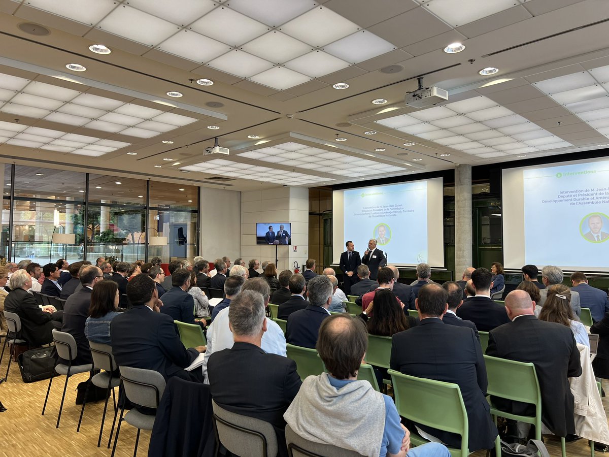 jmzulesi's tweet photo. 📍 À l’assemblée générale des Industries Ferroviaires avec les acteurs qui participent au rayonnement industriel de la France et au dvpt de trains plus performants. 

Continuons d’investir dans cette #industrie essentielle pour atteindre nos objectifs de neutralité carbone ! https://t.co/bamblGkzjq