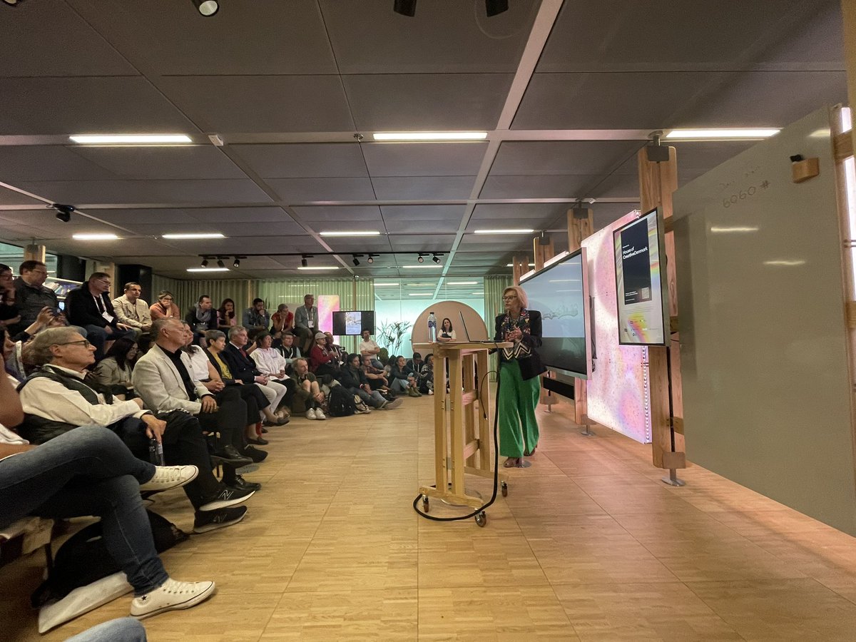 EmbaMexDin's tweet photo. This afternoon we had the pleasure of co-hosting a lecture on Contemporary Mexican Architecture by the multi-awarded Mexican Arch. Sara Topelson at #CreativeDenmark @FCARMNacional https://t.co/HTBvxNgpQt