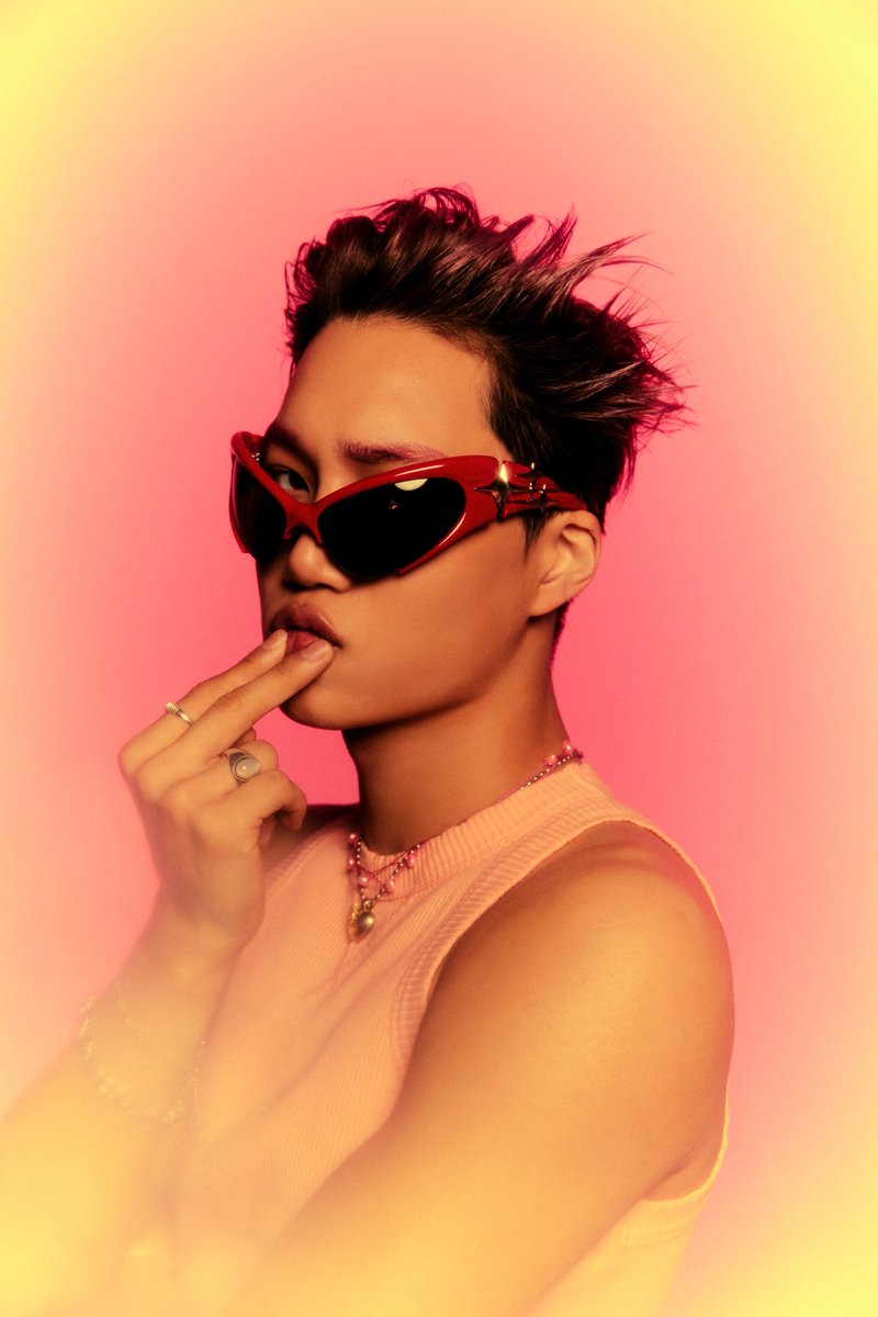 Kaiusafanunion's tweet photo. So bright and colorful. No man ever looked so good in a tank top. We can't wait until this mv comes out. 💛🐻💛

D-5 TO EXIST 
EXO GROWS BRIGHTER 
#EXO_TeaserImage7
#EXO_EXIST
#EXO_CreamSoda
@weareoneEXO #KAI https://t.co/mtitSFPIxb