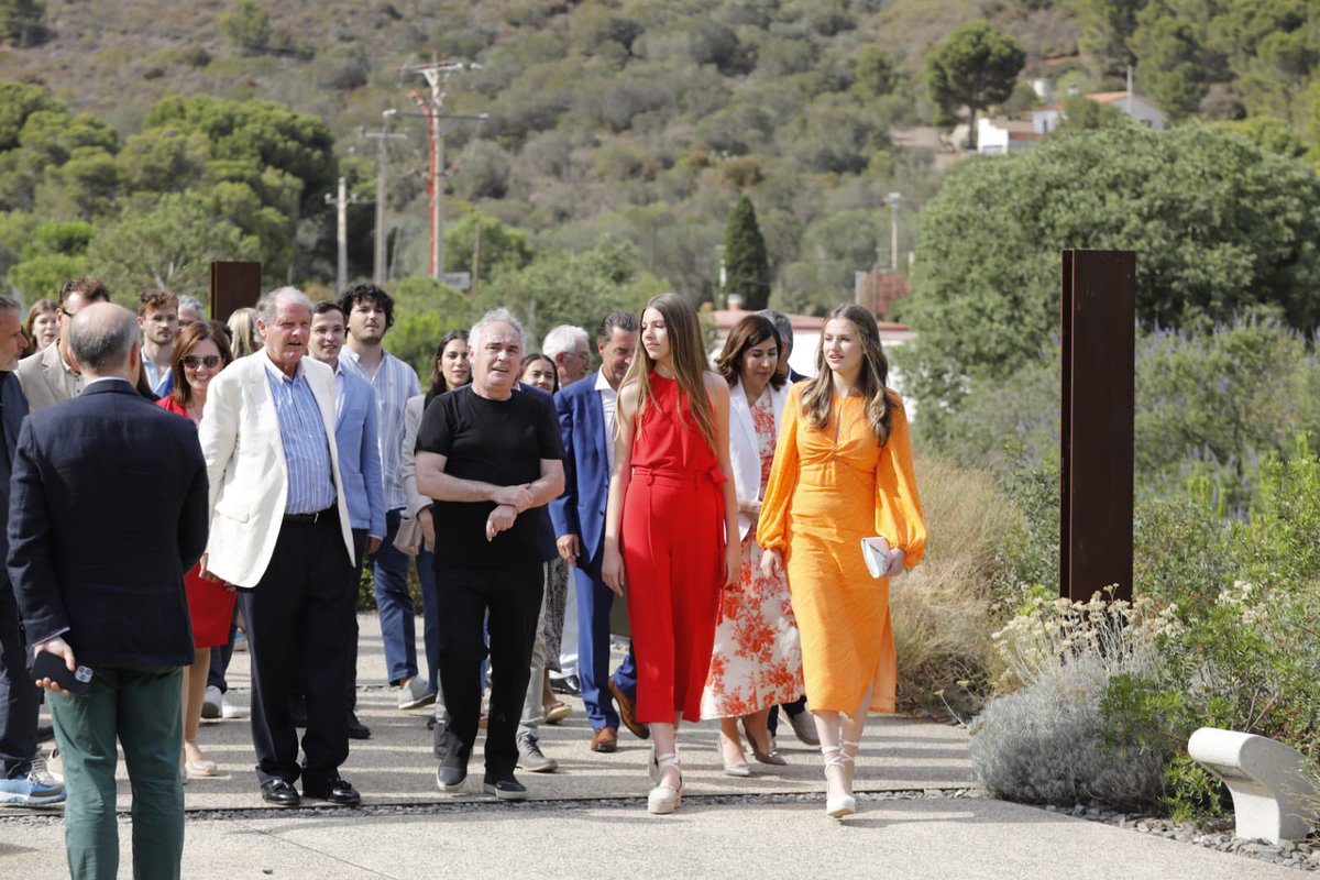 💥 Comença la visita a elBulli 1846 💥

La Princesa de Asturias y de Girona y la Infanta Sofía participan, junto a un grupo de jóvenes, en un Encuentro-Taller sobre #innovación, trabajo en equipo y #creatividad