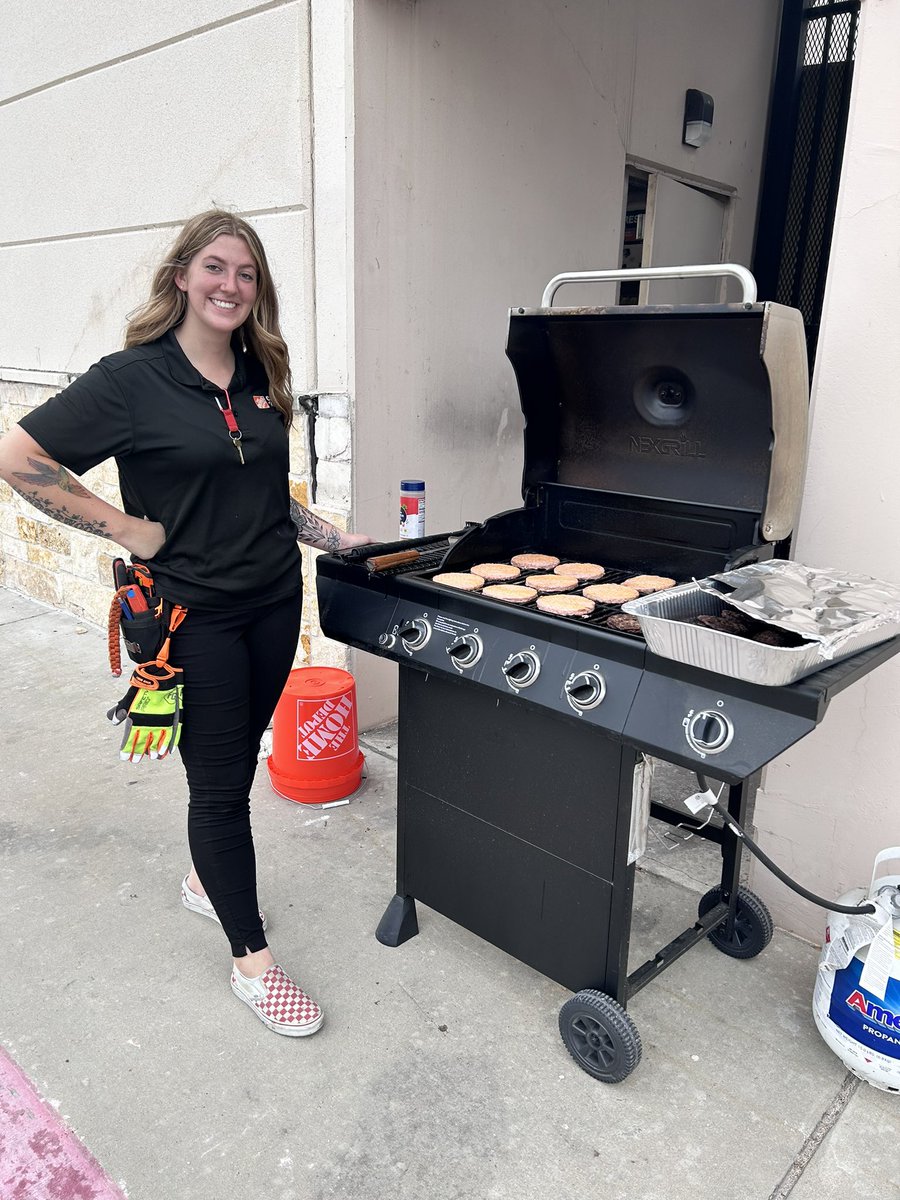 mikeyhart2571's tweet photo. Makayla is grilling for the associates for the 4th!!!  @garland_haynes @keren_gorg https://t.co/hMyIVqeRHj