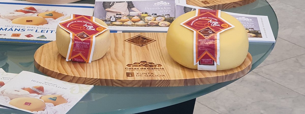 ArzuaUlloaDOP's tweet photo. #Queixo #Queso #Cheese.
#Queijo #Fromage #Formaggio #Formatge #Gazta #Käse
#Divulgación #Taste
#TraditionalCheese
#IrmánsDeLeite
#HermanosDeLeche
@arzuaulloadop (#ArzúaUlloa + #ArzúaUlloaCurado).
@queixocebreiro
@dopquesotetilla
@SanSimondaCosta
#QuesoGallego
#QueixoGalego https://t.co/bNoKsIUz7Y