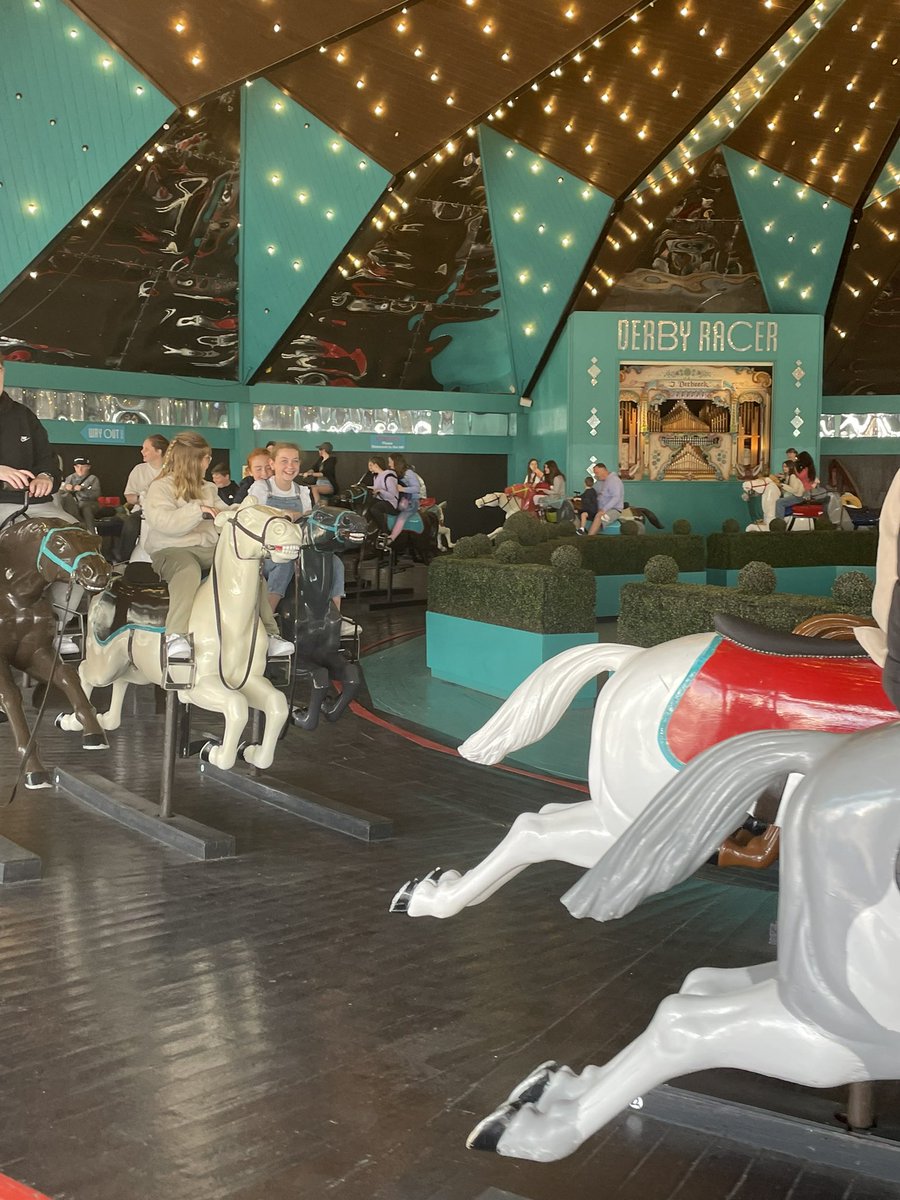 Mackintosh_BPS's tweet photo. Blackpool fun 🤩 @BlackrodPSch @Ringgold_BPS https://t.co/TYRwi9CVan